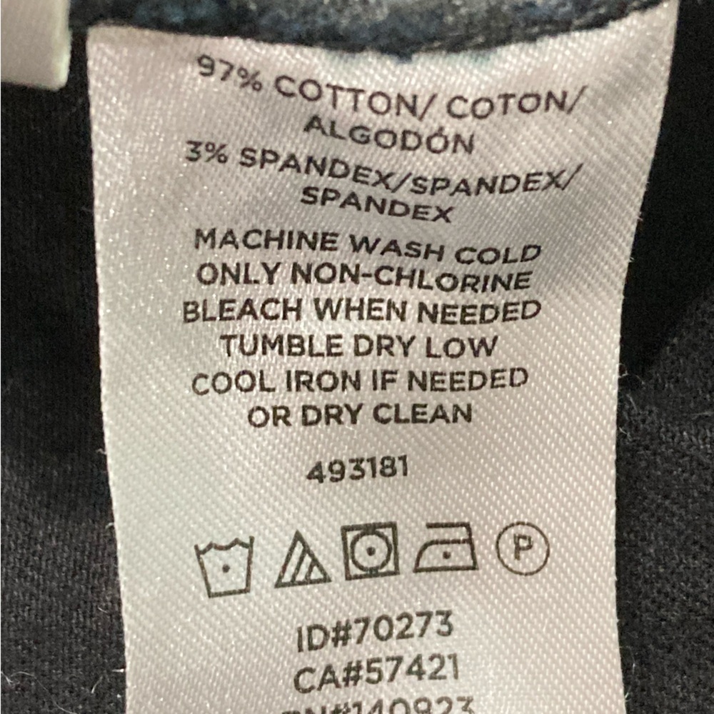 Loft Black Shorts
Size 12
Scalloped bottom - Picture 9 of 9